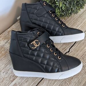 JUICY COUTURE BRAND NEW Quilted Wedge High-Top Sneakers Size 8